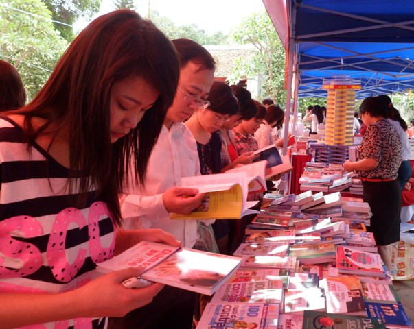 ໄຂວັນບຸນປື້ມ ແລະ ວັດທະນະມຳການອ່ານ